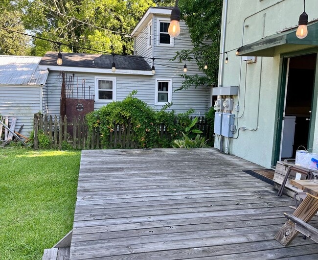 Building Photo - Great location in Garden District seconds from Downtown and LSU!