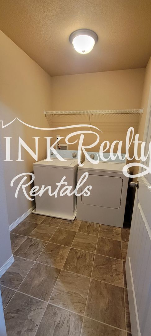 Building Photo - 9527 Desert Lily Cir