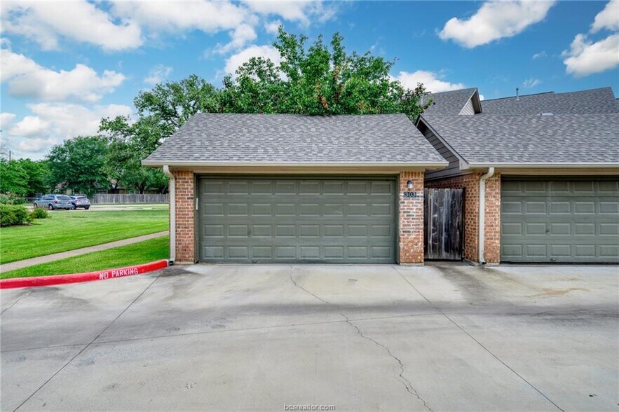 Building Photo - 2400 Longmire Dr