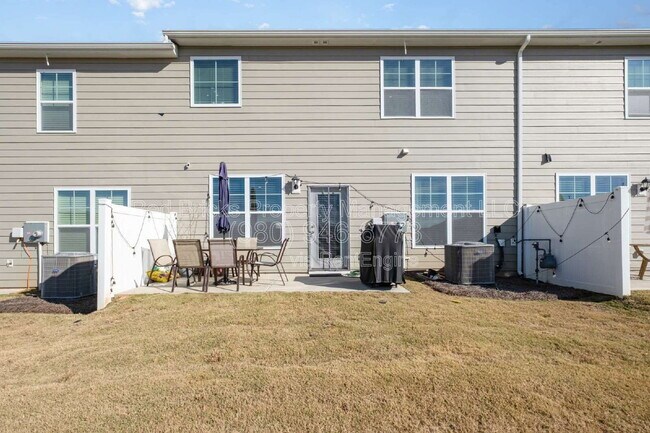 Building Photo - 7901 Iron Rd