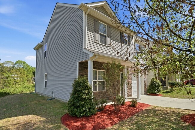 Building Photo - 4-bedroom with Water Front View