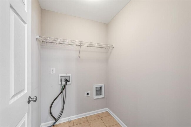 Building Photo - 268 Balaban Cir