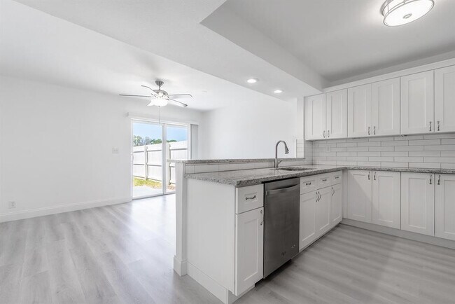 Building Photo - 7500 NW 75th St