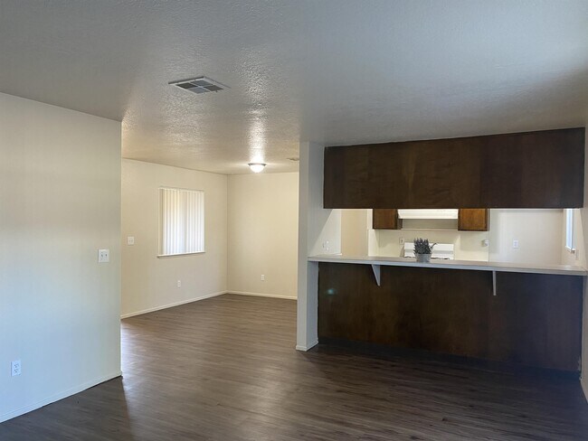 Building Photo - 3503 Shawnee Dr
