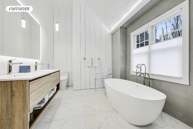 Building Photo - 12 Northview Dr