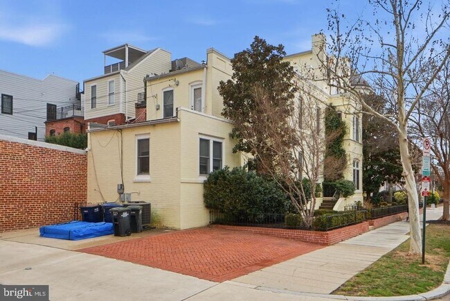 Building Photo - 949 S St NW