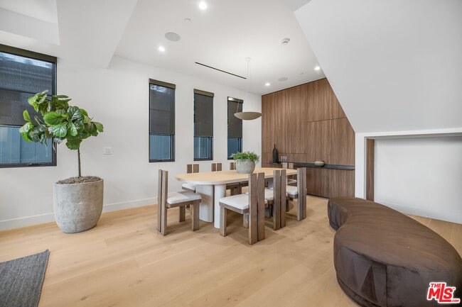 Building Photo - 4256 Camellia Ave