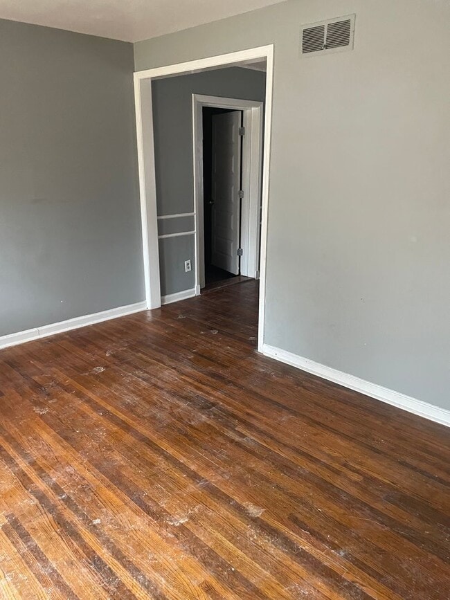 Building Photo - Bright 3BR SFR w/ 2 car garage + Eat in Kitchen + Large Patio in Memphis