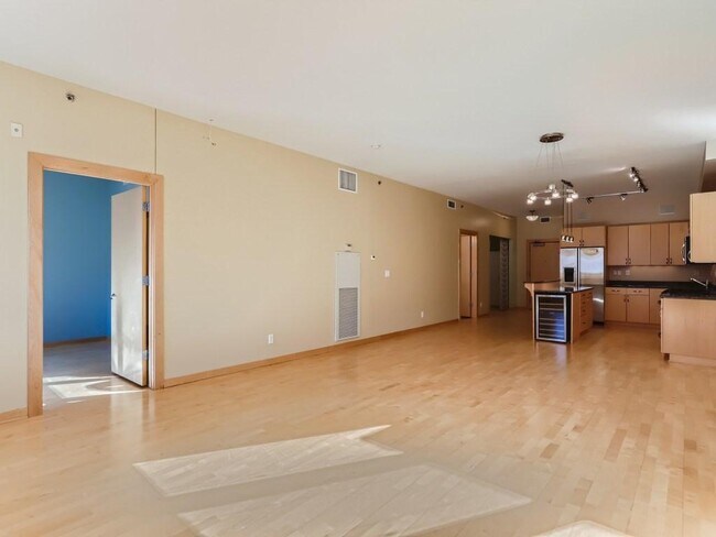 Building Photo - 401 N 2nd St