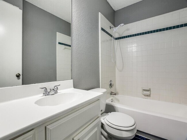 Building Photo - 6607 W Lynn Creek Dr