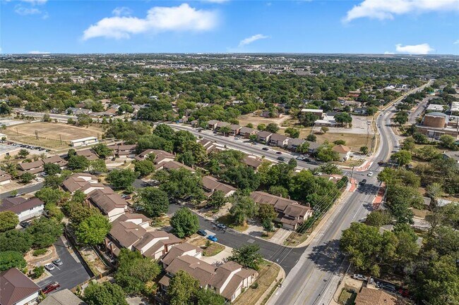 Building Photo - 8903 Trone Cir