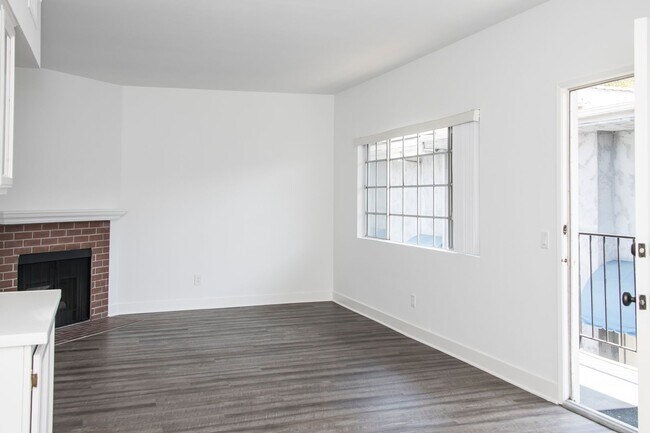 Building Photo - 620 W Wilson Ave