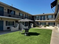 Building Photo - 2615 W Olive Ave