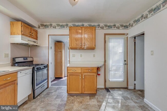 Building Photo - 427 Buttonwood St