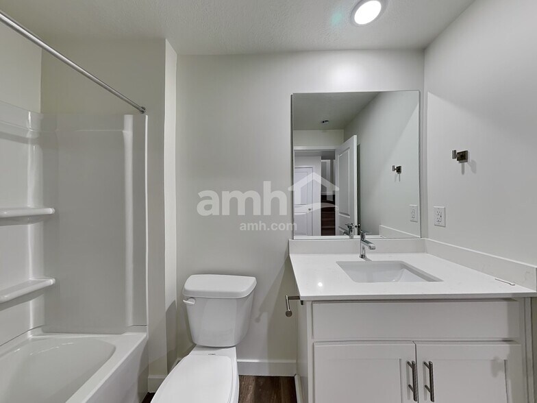 Building Photo - 1268 W Mahogany St