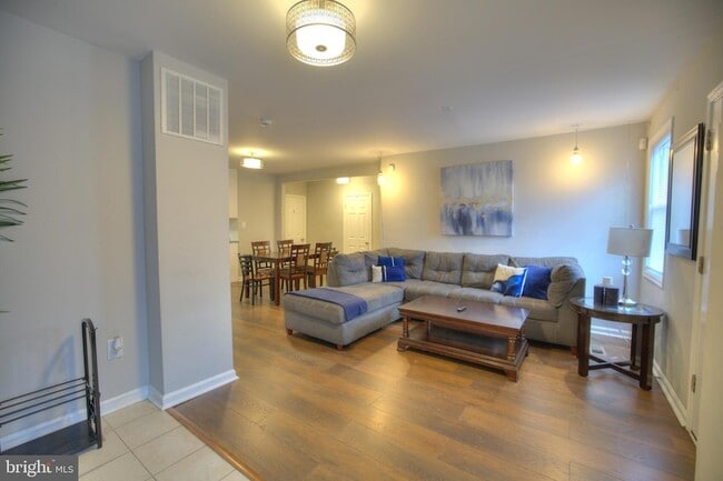 Building Photo - 2708 Oakley Ave