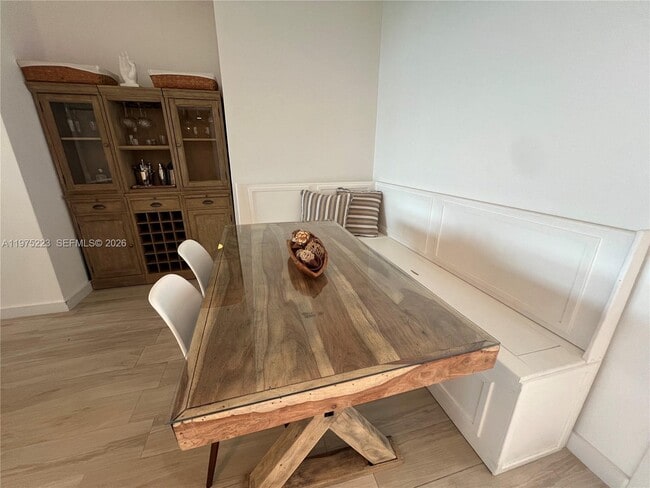 Building Photo - 460 NE 28th St