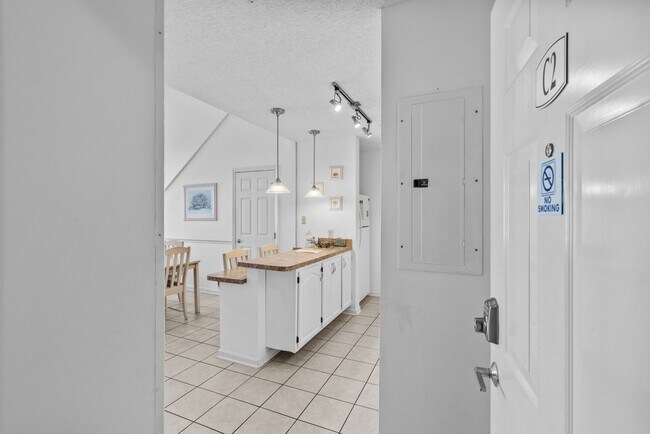 Building Photo - All Inclusive Seasonal Rental Available NO...
