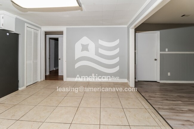 Building Photo - 1318 E Woodruff Ave