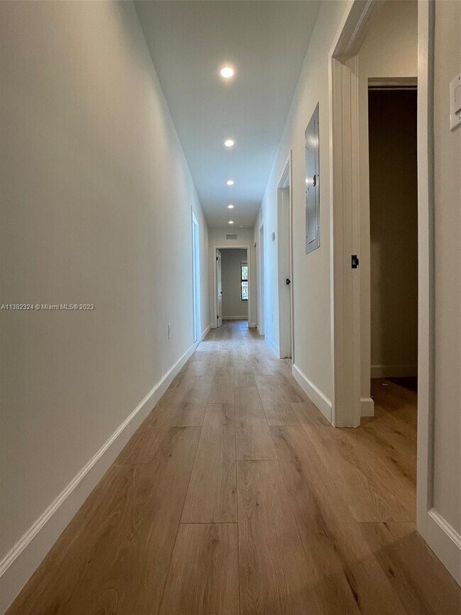 Building Photo - 4736 NW 15th Ct