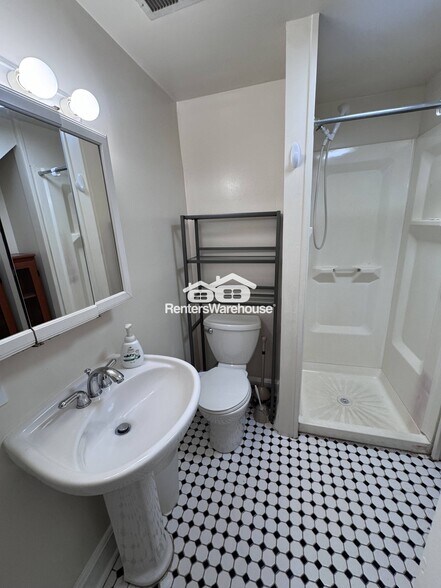 Building Photo - 1802 Gough St