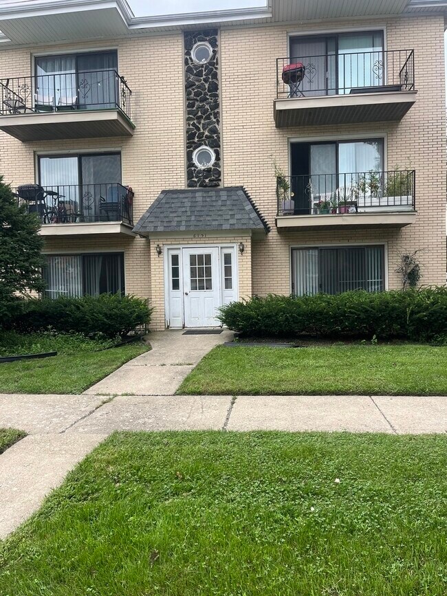 Building Photo - 6151 Marshall Ave