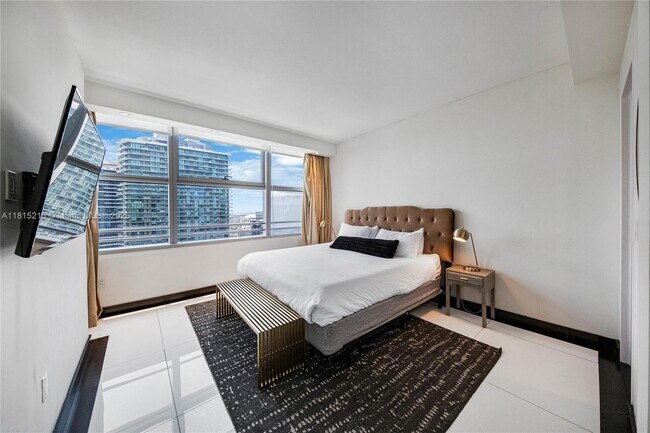Building Photo - 1395 Brickell Ave