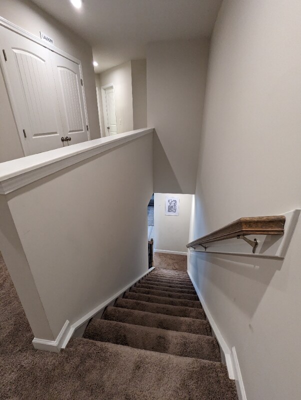 Building Photo - 561 Becks Pl