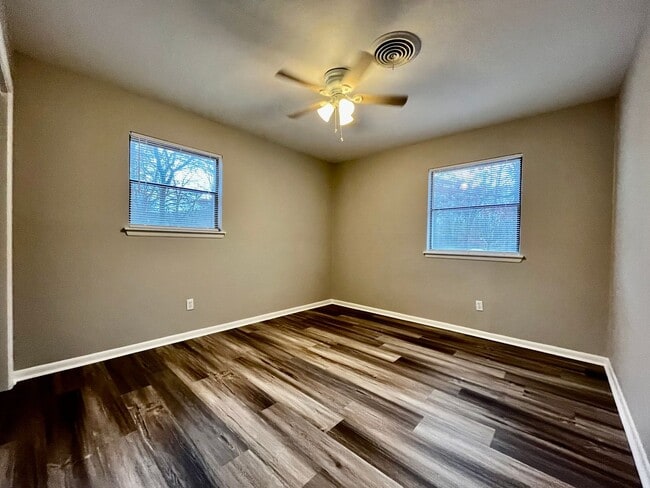 Building Photo - Beautiful 3 Bedroom 2 Bath Home