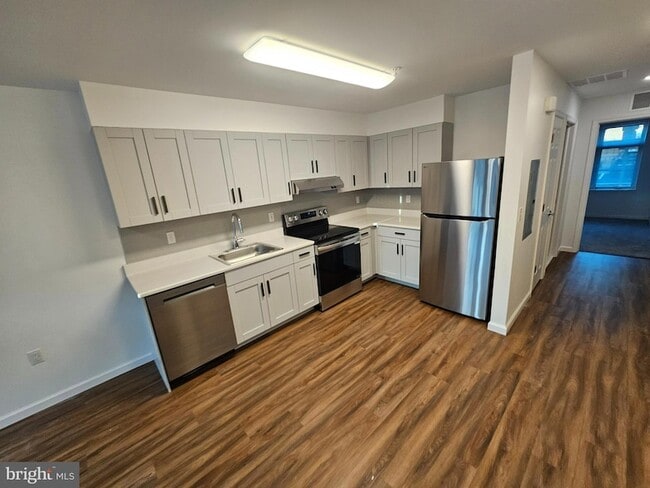 Primary Photo - 200 Hamilton Ave