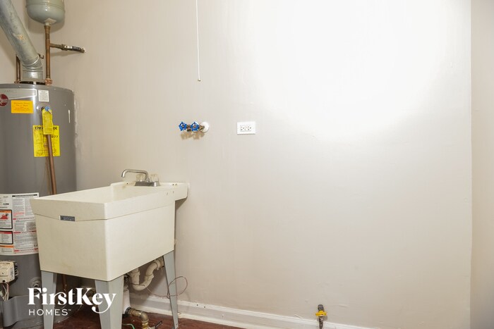 Building Photo - 744 Newell Ave