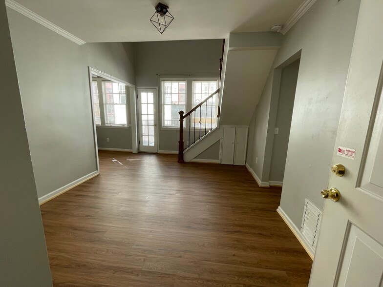 Living room - 1072 Piedmont Ave NE