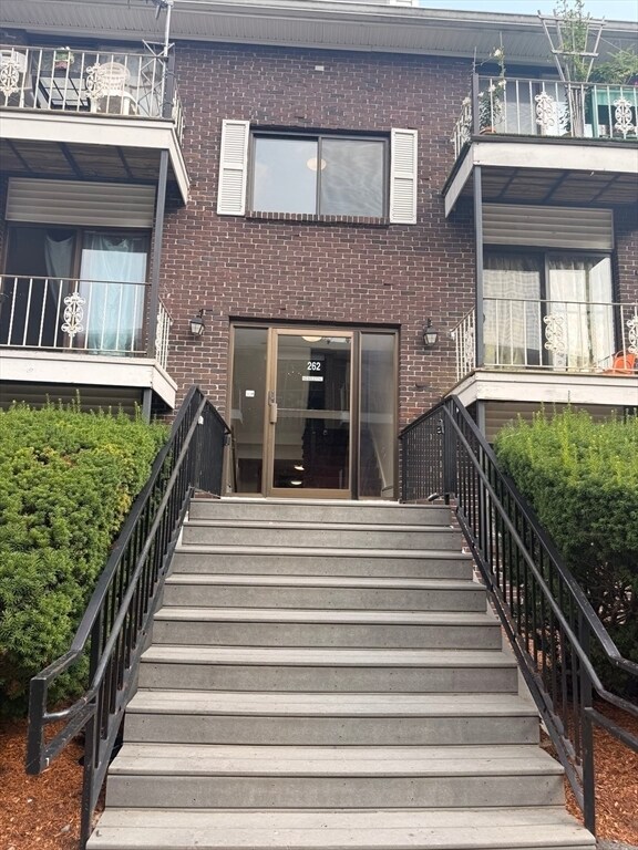 Building Photo - 262 E Haverhill St