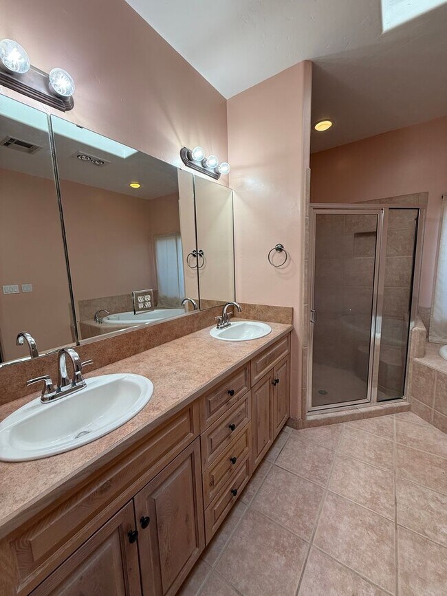 Building Photo - 1903 Coyote Ridge Dr