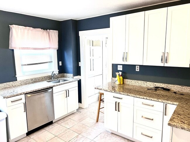 Building Photo - 14 Beach Rd