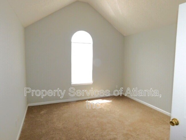 Building Photo - 5147 Round Table Dr