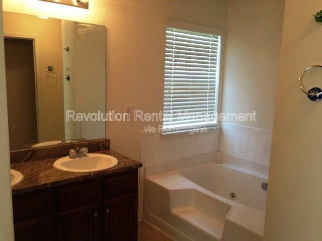 Building Photo - 380 Othello Dr