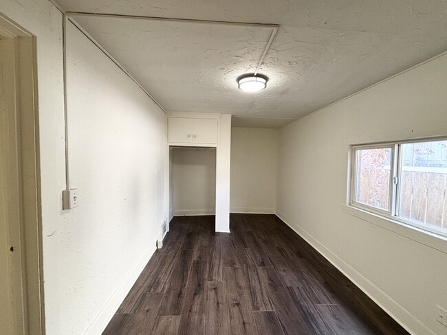 Building Photo - 1395 S 900 E