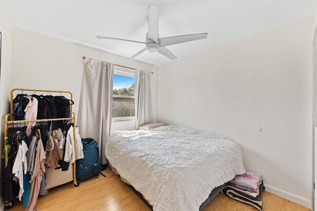 Building Photo - 722 Decker Prairie Dr