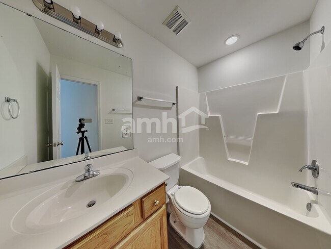 Building Photo - 1312 Ujamaa Dr