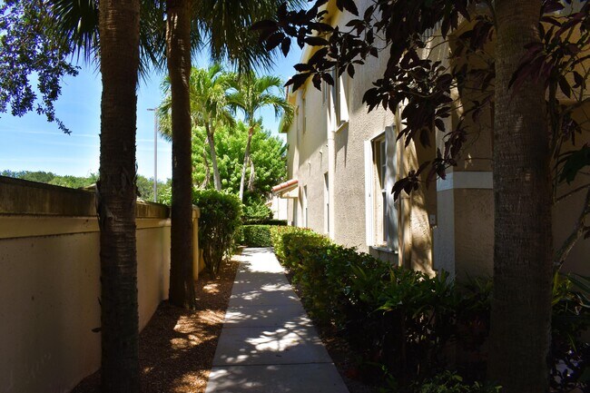 Building Photo - 102 Lighthouse Cir