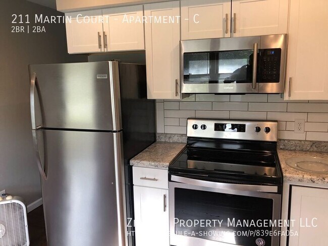 Building Photo - 211 Martin Ct