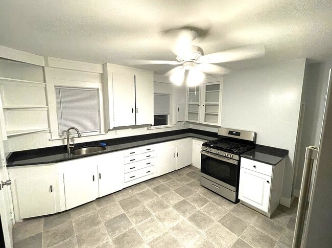 Building Photo - 154 Blanding Ave