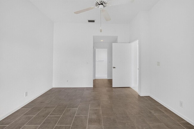 Building Photo - 15415 Summer Lake Dr