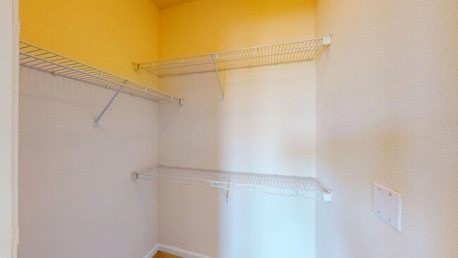 Building Photo - Welcome home to this charming 2-bedroom, 2...