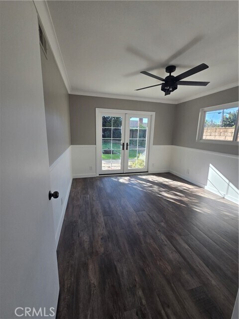 Building Photo - 564 E Fellows Dr