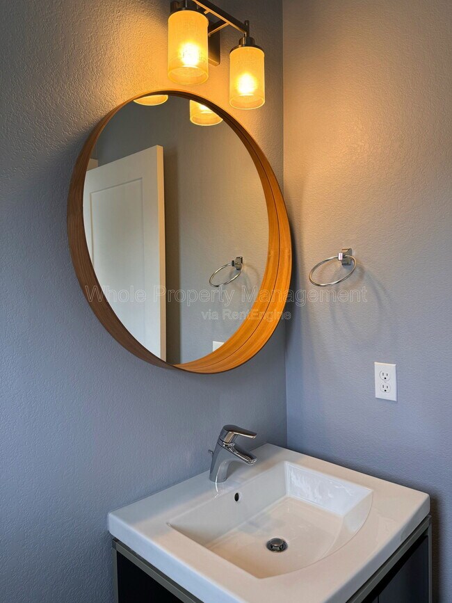 Building Photo - 6771 Larsh Dr