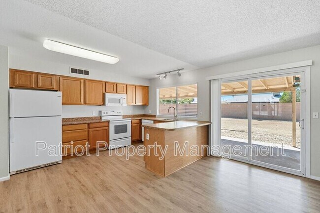 Building Photo - 815 W Westchester Ave