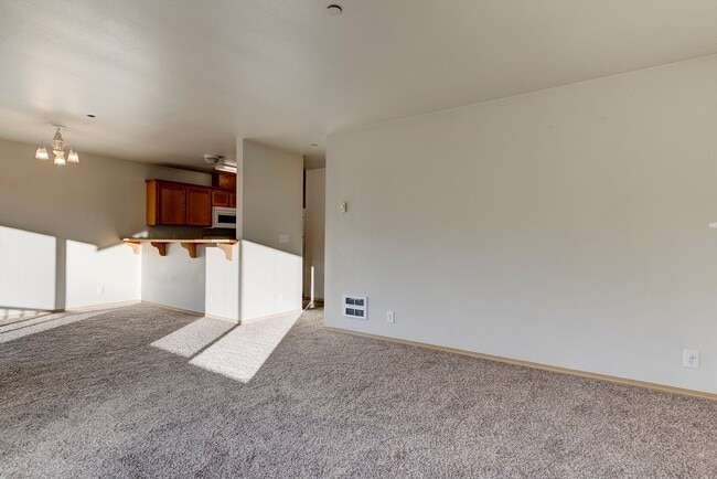 Building Photo - Two Bedroom Two Bathroom Condo in Summerwind