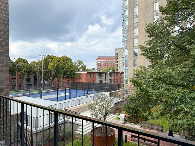 Building Photo - 99 Pond Ave